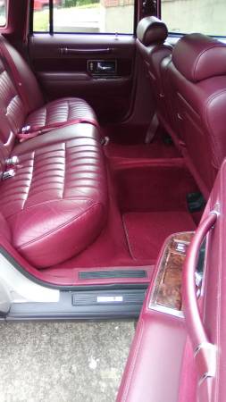 LINCOLN TOWN CAR...LIKE NEW CONDITION - cars & trucks - by owner -... for sale in Prospect, KY – photo 8