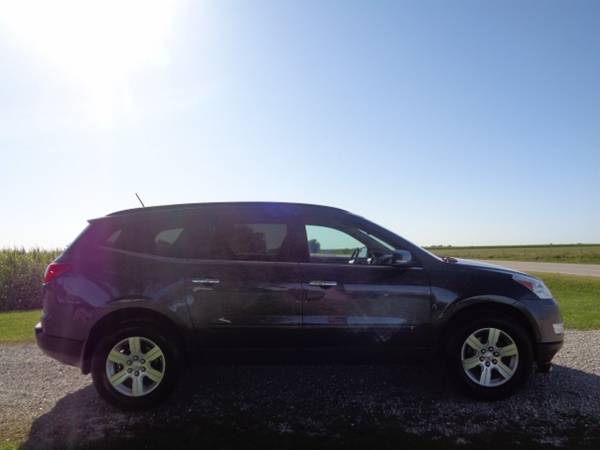 2010 Chevy Traverse LT - FWD - 4 Dr - Gray - 141k - SUPER NICE! for sale in Iowa City, IA – photo 4