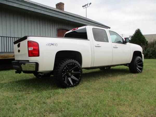 4.5" LIFTED 2012 CHEVY LTZ CREW 20X12 33X12.50 *STANCED *LEATHER CHEAP for sale in KERNERSVILLE, NC – photo 5
