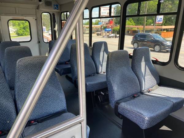 2016 FORD E450 SUPER DUTY BUS - - by dealer - vehicle for sale in Chattanooga, TN – photo 6