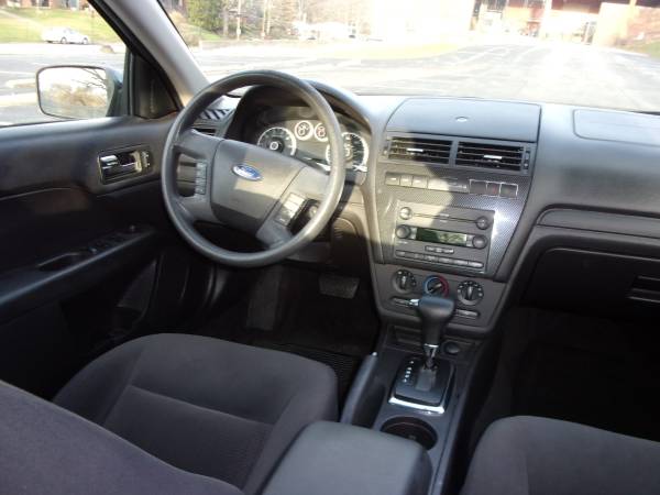 2007 Ford Fusion SE *Like New* - cars & trucks - by dealer - vehicle... for sale in Cincinnati, OH – photo 5