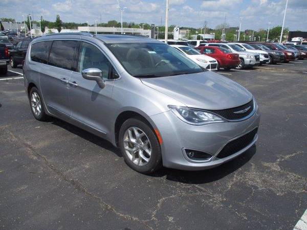 2017 Chrysler Pacifica Limited - mini-van - - by for sale in Cincinnati, OH – photo 6