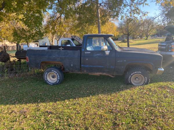 1982 Chevy k-10 - cars & trucks - by owner - vehicle automotive sale for sale in Lexington, OK – photo 2