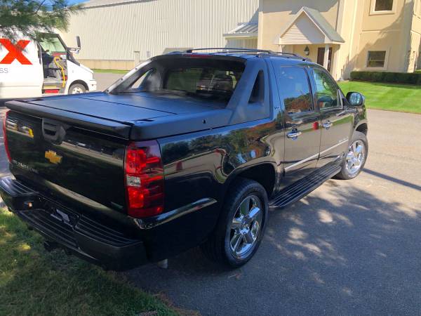 *** 2011 Chevrolet Avalanche LTZ 5.3L 4X4 so it is loaded.**Just only for sale in Nashua, RI – photo 5