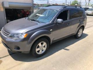 2008 MITSUBISHI OUTLANDER EXTRA CLEAN LOOKS AND DRIVES LIKE NEW for sale in Chicago, IL