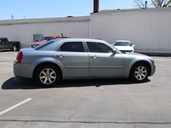 2006 Chrysler 300 Touring - - by dealer - vehicle for sale in Indianapolis, IN – photo 4