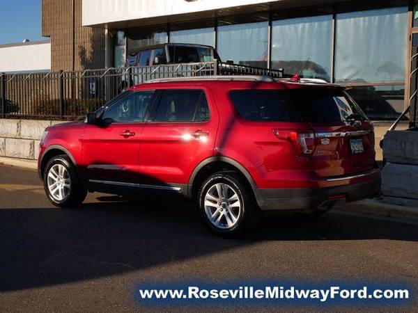 2018 Ford Explorer Xlt - - by dealer - vehicle for sale in Roseville, MN – photo 8