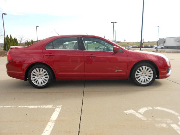 2011 Ford Fusion Hybrid - cars & trucks - by dealer - vehicle... for sale in Iowa City, IA – photo 5