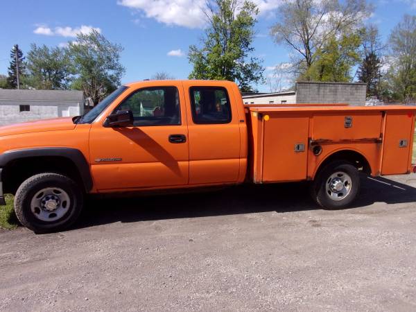 2004 Chevrolet 2500 HD Xtra Cab Utility for sale in Galion, OH – photo 2