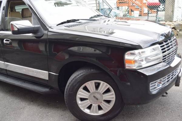 *2008* *Lincoln* *Navigator* *Base 4dr SUV* - cars & trucks - by... for sale in Paterson, CT – photo 8