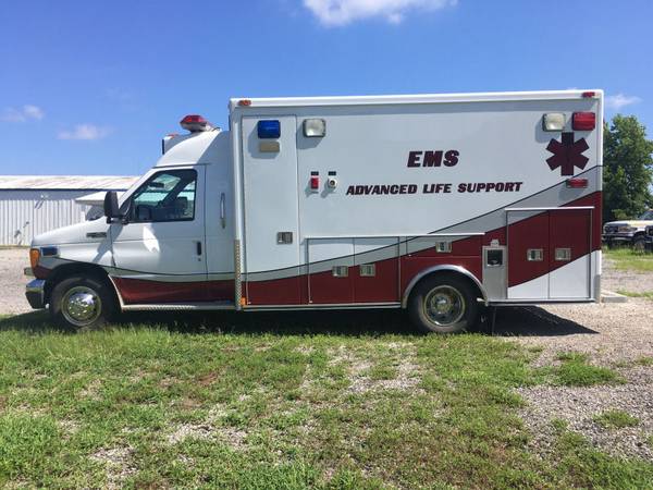 2005 Ford E450 Ambulance for sale in WOODLAWN, IL – photo 4