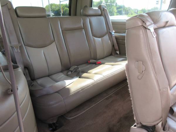 2005 GMC Yukon Denali XL AWD - Auto/Leather/Roof/Wheels/DVD - SALE!!... for sale in Des Moines, IA – photo 10