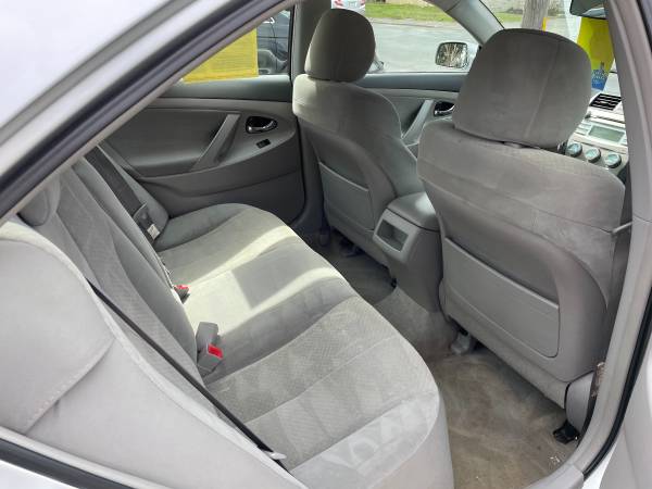 2009 Toyota Camry LE 135, 000 miles 4 cly clean carfax great on gas for sale in Westport , MA – photo 3