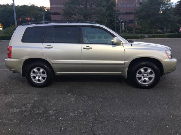 Toyota Highlander - cars & trucks - by owner - vehicle automotive sale for sale in Norwalk, CT – photo 5