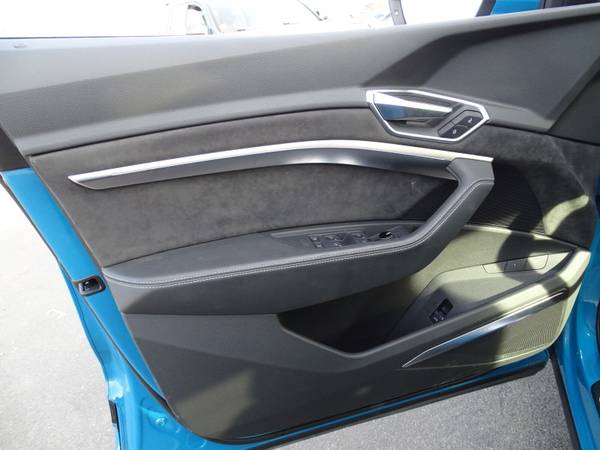 2019 Audi etron Prestige suv Antigua Blue Metallic for sale in Skokie, IL – photo 19