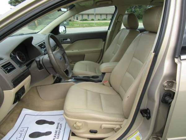 2006 Ford Fusion V6 SEL - cars & trucks - by dealer - vehicle... for sale in Marion, IA – photo 14