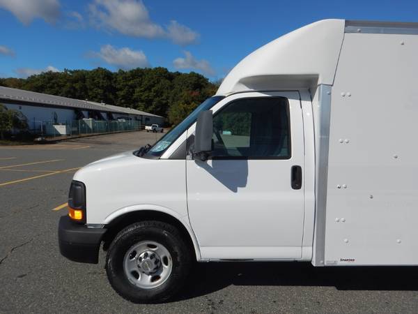 13 Chevrolet Express 3500 Single Rear Wheel 10ft Box Cube Service Van for sale in West Boylston, MA – photo 2