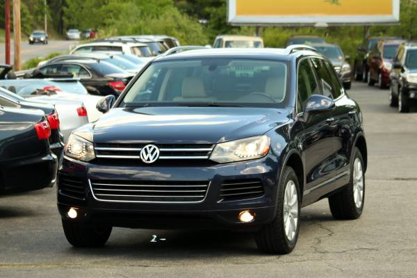 2012 Volkswagen Touareg VR6 Sport - heated seats, Bluetooth, financing for sale in Middleton, MA – photo 3