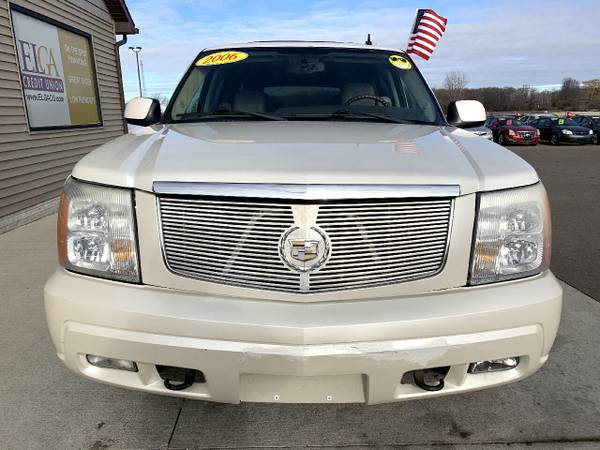 2006 Cadillac Escalade ESV 4dr AWD - - by dealer for sale in Chesaning, MI – photo 2