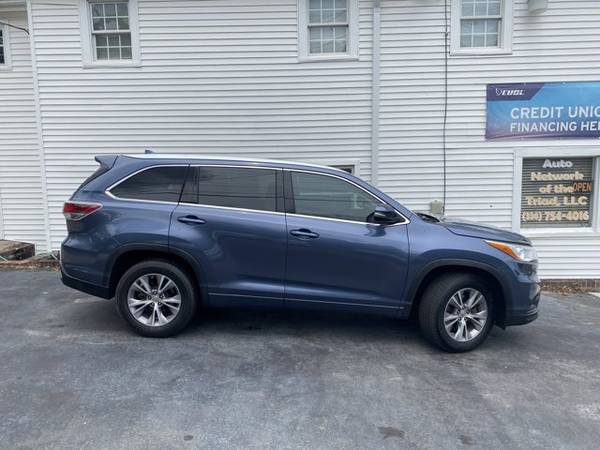 2014 Toyota Highlander Xle - - by dealer - vehicle for sale in Walkertown, NC – photo 3