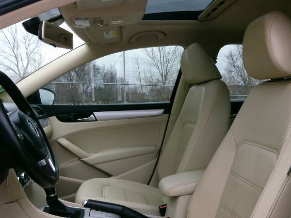 2012 Volkswagen Passat TDI SE-Heated Leather! Nav! Sunroof! - cars & for sale in Silvis, IA – photo 8