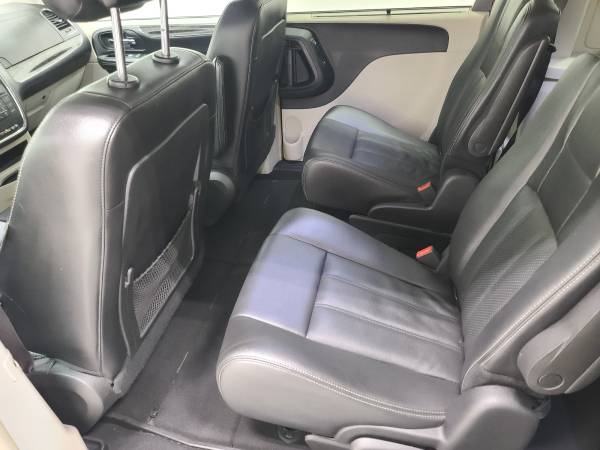 2015 Chrysler Town & Country Touring-L! Htd Seats! Backup Cam! DVD!... for sale in Suamico, WI – photo 9