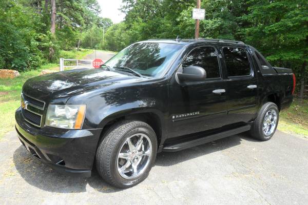 07 Chevrolet Avalanche, road ready, clean and only 156k mi. ! for sale in North Little Rock, AR – photo 2