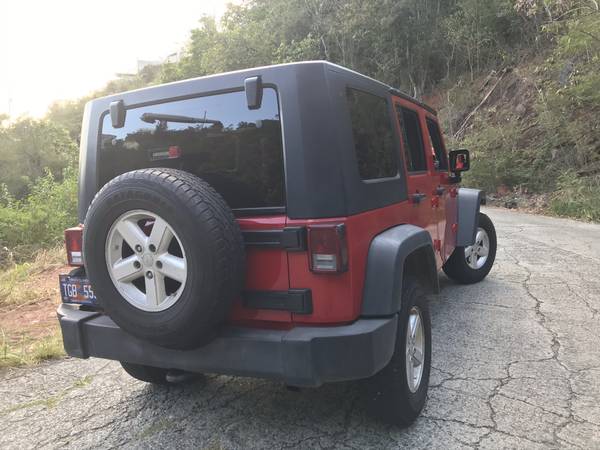 Perfect island Jeep Wrangler Unlimited JK 4door 4WD - cars & trucks... for sale in Other, Other – photo 4