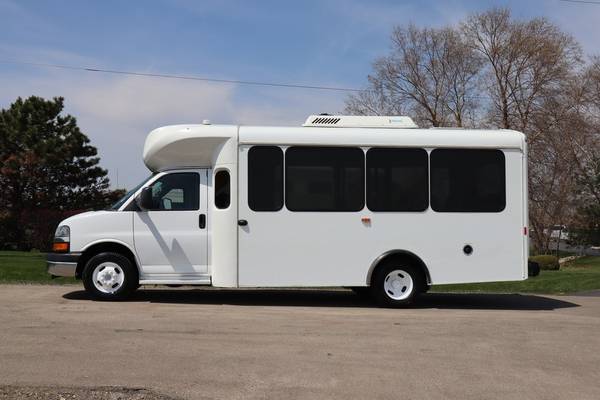 2015 Chevrolet G4500 ARBOC 15 Passenger Spirit of Mobility Shuttle for sale in Crystal Lake, OH – photo 3