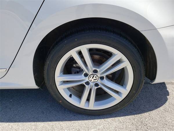 2014 VW Volkswagen Passat TDI SEL Premium sedan Candy White for sale in Fayetteville, AR – photo 7