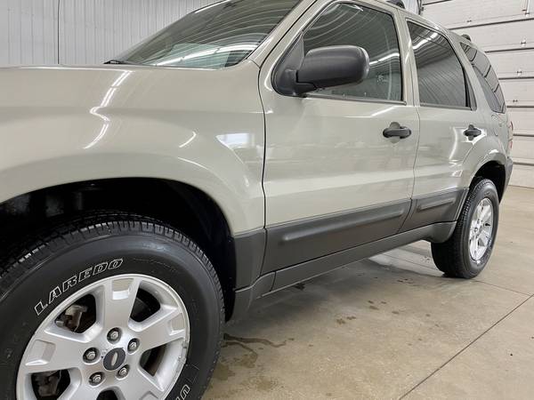 2005 Ford Escape XLT 4WD/72K Miles/2-Owner/Very Nice - cars & for sale in South Haven, MN – photo 9