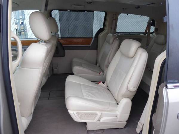 2008 Chrysler Town and Country - cars & trucks - by dealer - vehicle... for sale in Union Gap, WA – photo 11