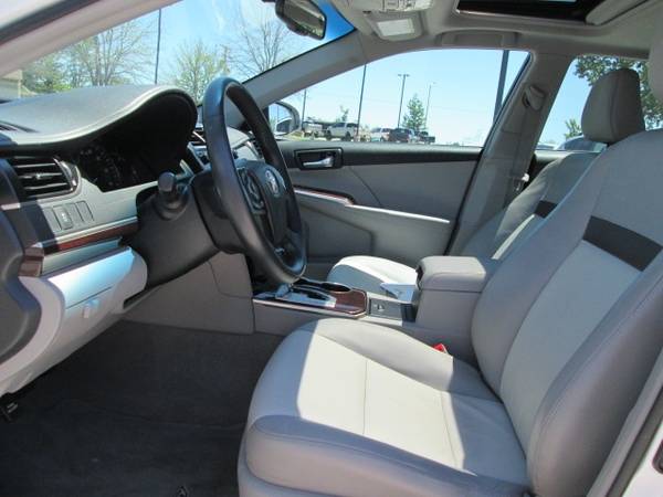 2012 Toyota Camry XLE sedan Super White - - by dealer for sale in Fayetteville, AR – photo 15