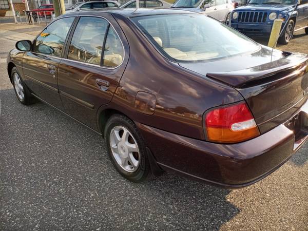 1999 Nissan Altima GLE - cars & trucks - by dealer - vehicle... for sale in Gloucester, DE – photo 2