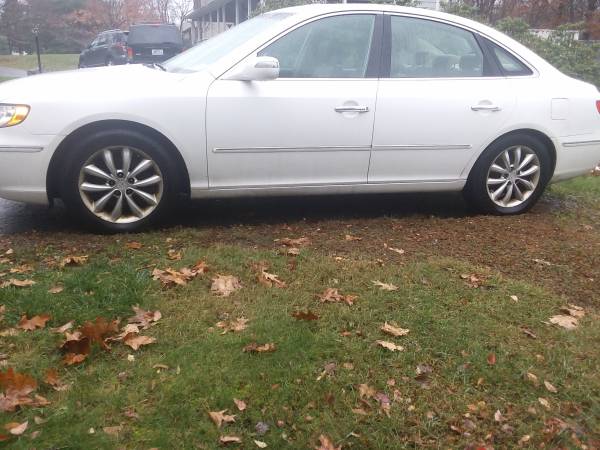 2008 Hyundai Azera - cars & trucks - by owner - vehicle automotive... for sale in Lincoln, RI – photo 2