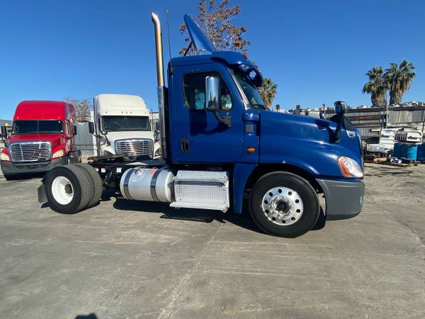 2013 FREIGHTLINER CASCADIA SINGLE AXLE EXTRA CLEAN - cars & trucks -... for sale in Van Nuys, CA – photo 3