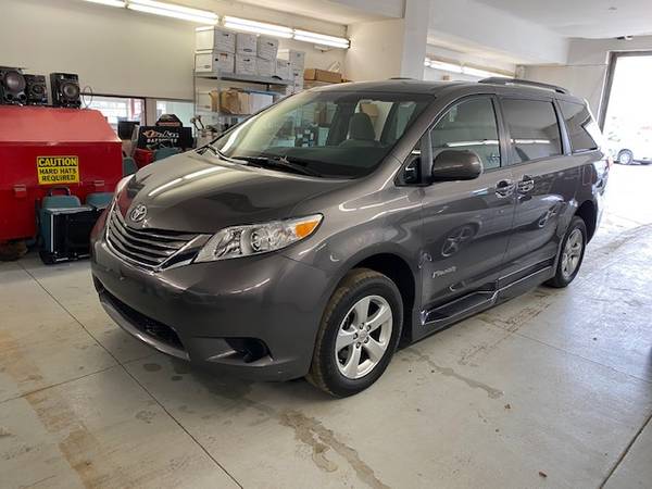 2016 Toyota Sienna LE Mobility van wheelchair handicap accessible for sale in skokie, IN – photo 13