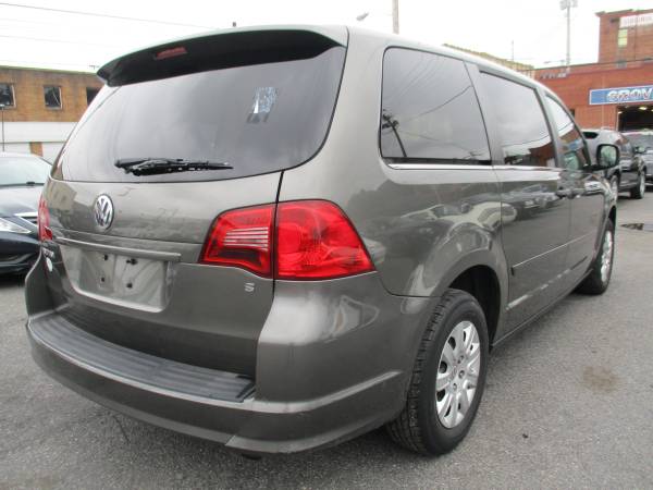2010 Volkswagen Routan S **Hot Deal/Cold A/C/ New Tire & Clean Title** for sale in Roanoke, VA – photo 4