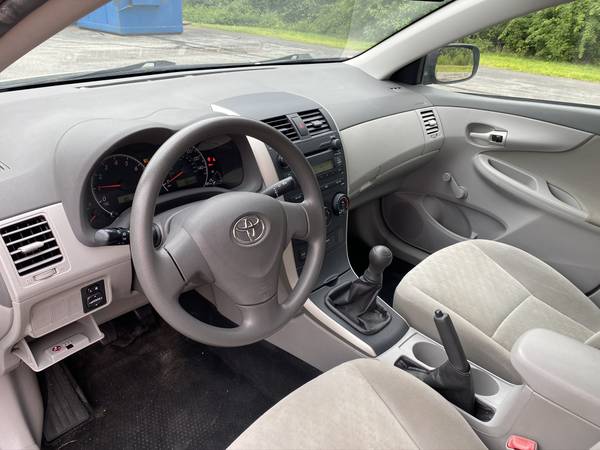 2010 TOYOTA COROLLA // 5 SPEED // SUPER SALE PRICE!! - cars & trucks... for sale in East Derry, NH – photo 8