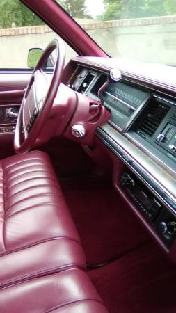 LINCOLN TOWN CAR...LIKE NEW CONDITION - cars & trucks - by owner -... for sale in Prospect, KY – photo 7