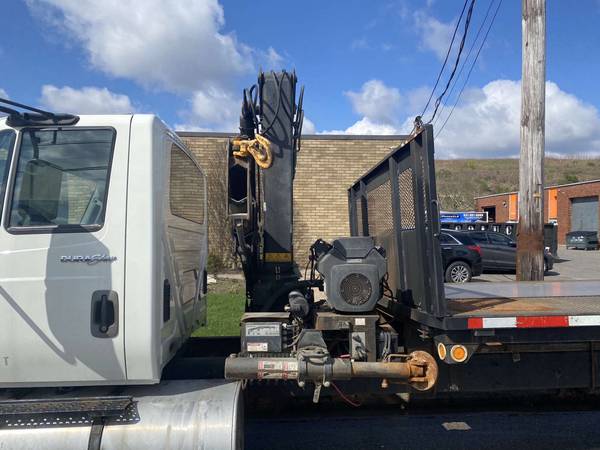 International 2013 18ft steel flatbed with hiab 900-1 - cars & for sale in West Babylon, NY – photo 2