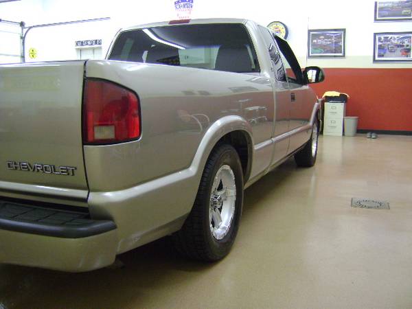 2000 CHEVROLET S-10 EXTENDED CAB LS - - by dealer for sale in Toledo, OH – photo 16