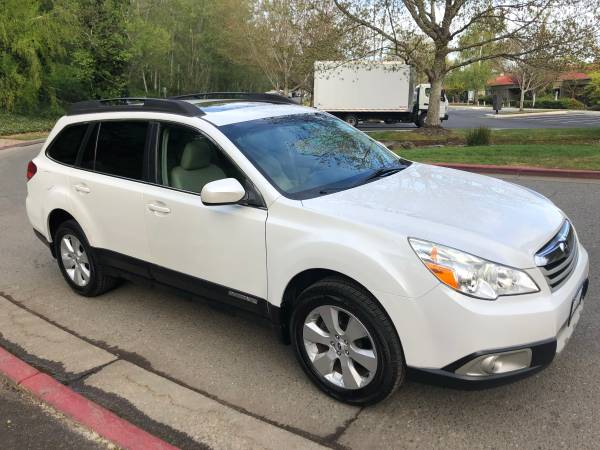 2011 Subaru Outback 2 5i Limited AWD - 1owner, Loaded, Clean title for sale in Kirkland, WA – photo 3