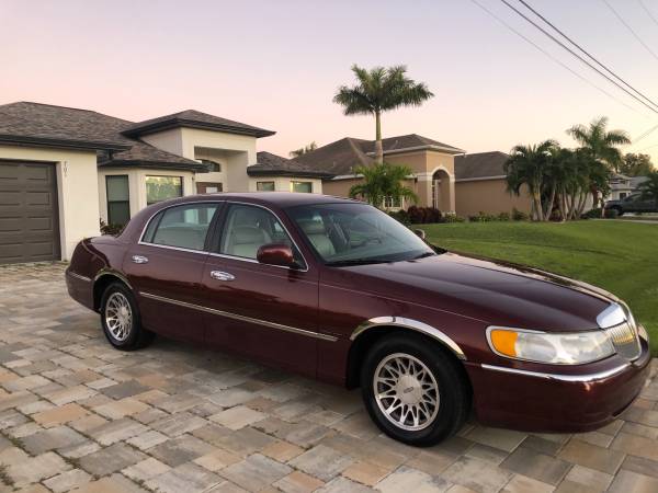 2002 LINCOLN TOWN CAR ONLY 60 K Miles - cars & trucks - by owner -... for sale in Cape Coral, FL – photo 20