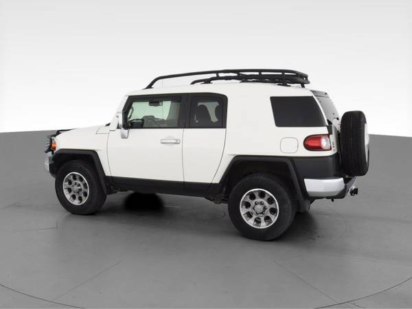 2013 Toyota FJ Cruiser Sport Utility 2D suv White - FINANCE ONLINE -... for sale in Pittsburgh, PA – photo 6