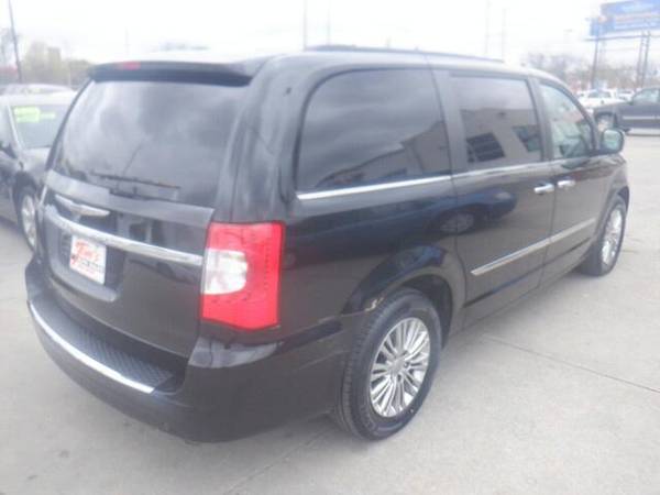 2013 Chrysler Town & Country Touring-L - - by dealer for sale in Des Moines, IA – photo 3