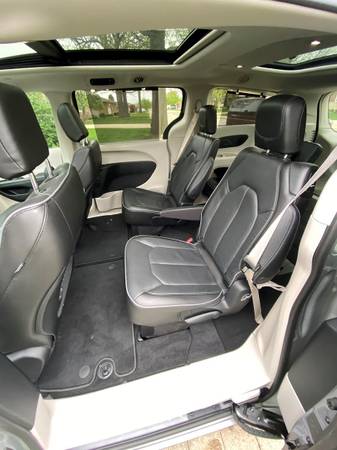 2020 Chrysler Pacifica Limited - Loaded for sale in Schiller Park, IL – photo 9