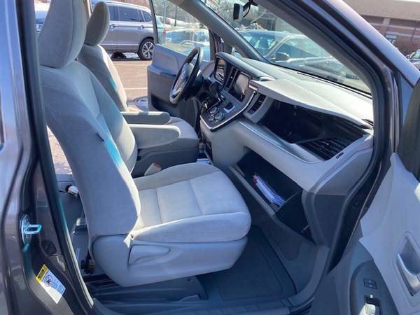 2016 Toyota Sienna LE Mobility van wheelchair handicap accessible for sale in Skokie, IL – photo 20