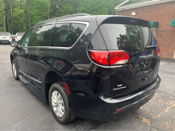 2017 Chrysler Pacifica Touring-L handicap wheelchair side for sale in Dallas, IN – photo 6