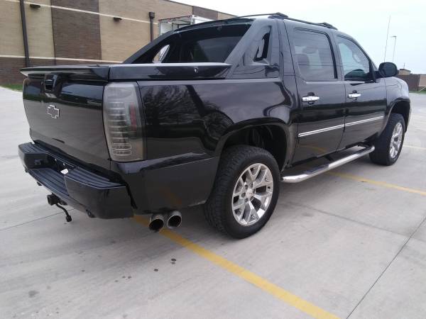2009 Chevy Avalanche Z71 LTZ 4 x 4 5 3 liter automatic - cars & for sale in BLUE SPRINGS, MO – photo 7